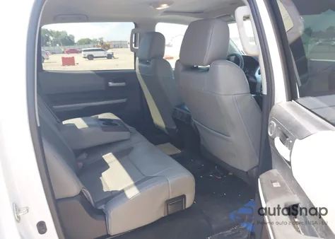 2018 Toyota Tundra Limited 5.7L V8 z USA, uszkodzony, nr VIN 5TFHW5F1XJX767085